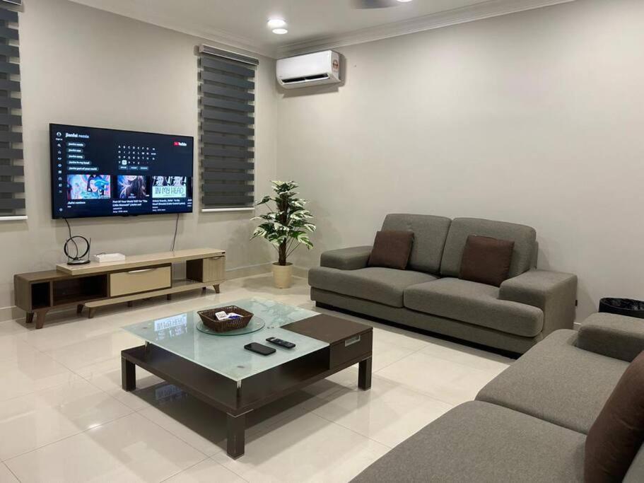 Spacious @ Ctr Apartment