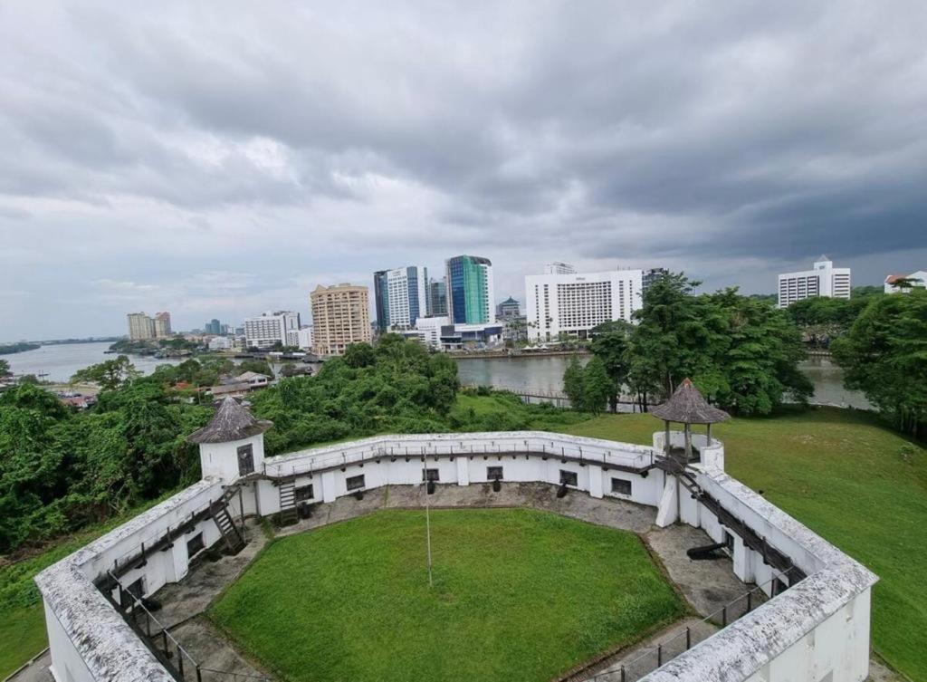 Apartment Spacious @ Ctr *